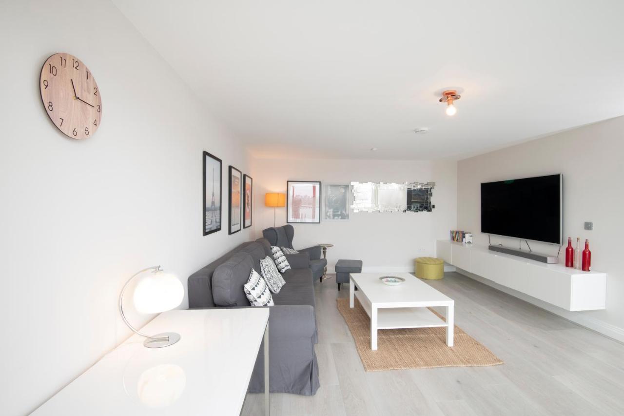 Spacious Apartment With Parking Space, Close To Heathrow, Elizabeth Line And Windsor Maidenhead Exteriér fotografie